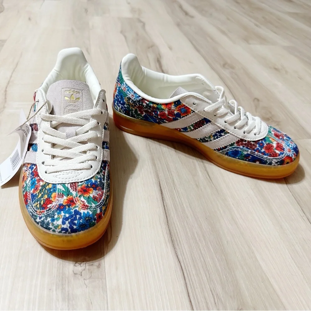 NWT Adidas GAZELLE INDOOR X LIBERTY LONDON SHOES
Size 7.5 - Picture 2 of 10